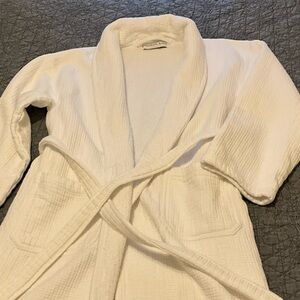 Elizabeth Arden White Robe